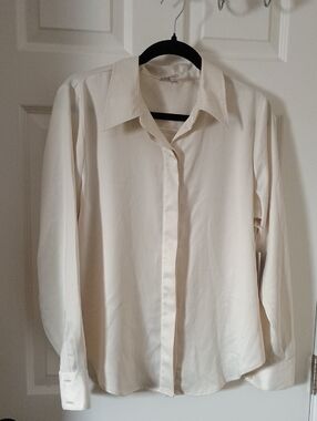 NWT Satin Off White Sleek Classic Women's Cream Button-Up Dress Shirt Blouse Top